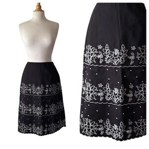 Harold’s Black White Embroidered Midi Skirt - Size 8